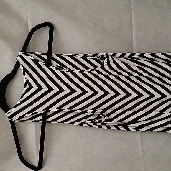 Bebe maxi chevron stripes dress, size Medium beige and black. - Picture 5 of 7